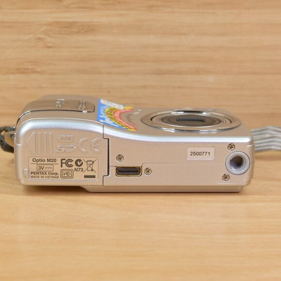 Vintage Pentax Optio M20 7 MP Digital Camera, with 3x Optical Zoom - Picture 6 of 7